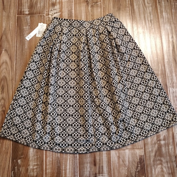 Joe B Dresses & Skirts - NWT! Aztec Print Pull On Elastic Waist Skirt